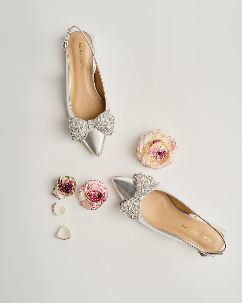 CHAUSSURE PLATE AVEC NOEUD