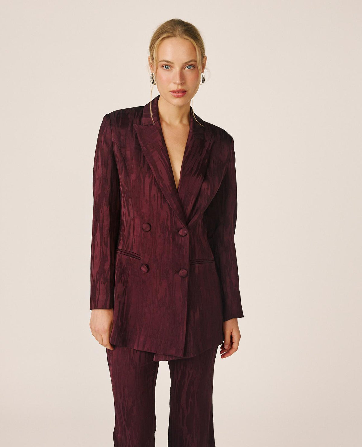 BLUSO EM JACQUARD DE CETIM