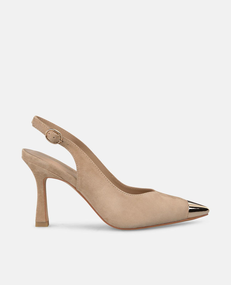 SAPATO COM DETALHE METÁLICO