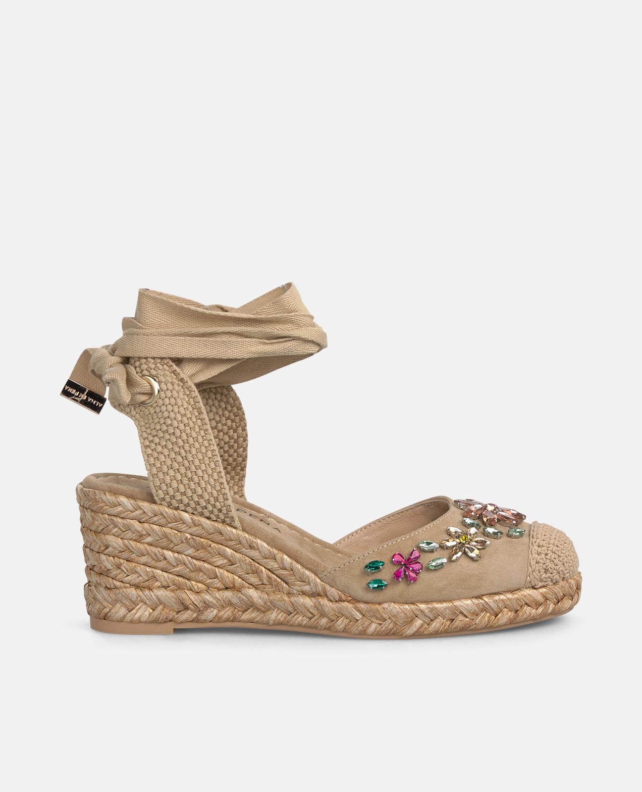 ZAPATO DE ESPARTO TIPO VALENCIANA DETALLE FLORAL