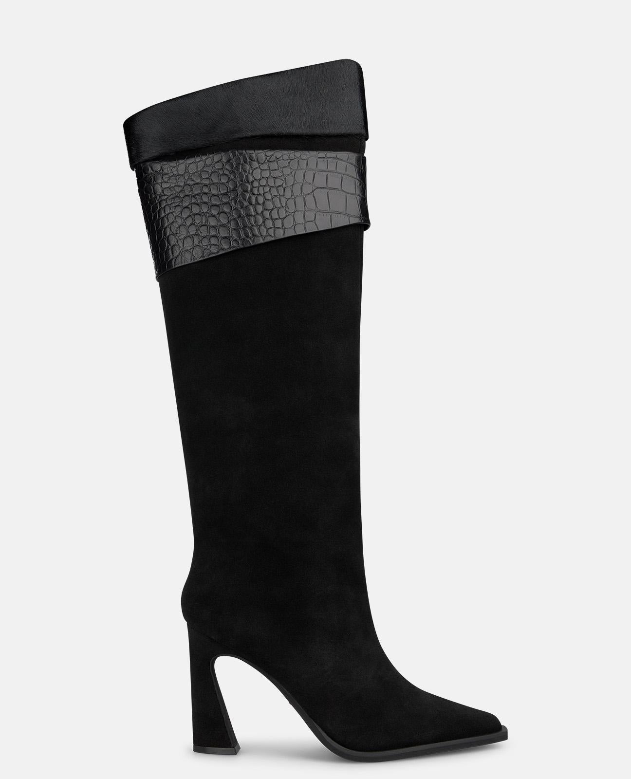 BOTA DE PIEL CON DETALLE ANIMAL PRINT