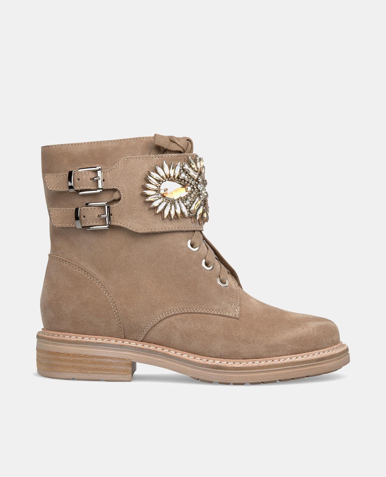 BOTTINES PLATES AVEC FERMETURE EN STRASS