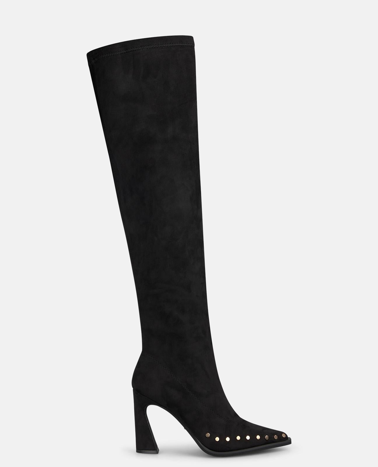 BOTA DE TACÓN CON TACHAS METÁLICAS