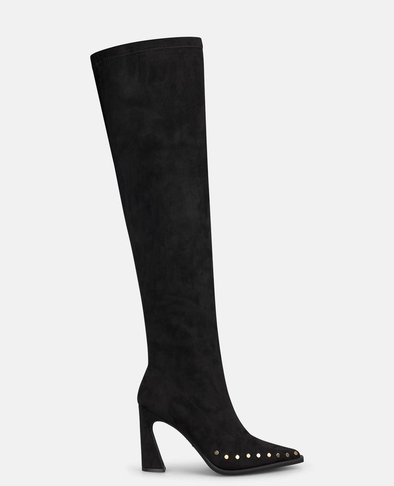 BOTA DE TACÓN CON TACHAS METÁLICAS