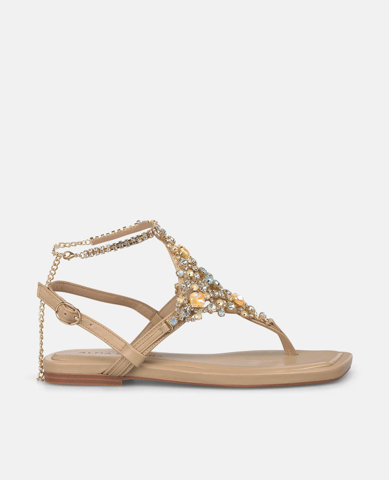 SANDALIA PLANA CON ADORNO EN NAPA