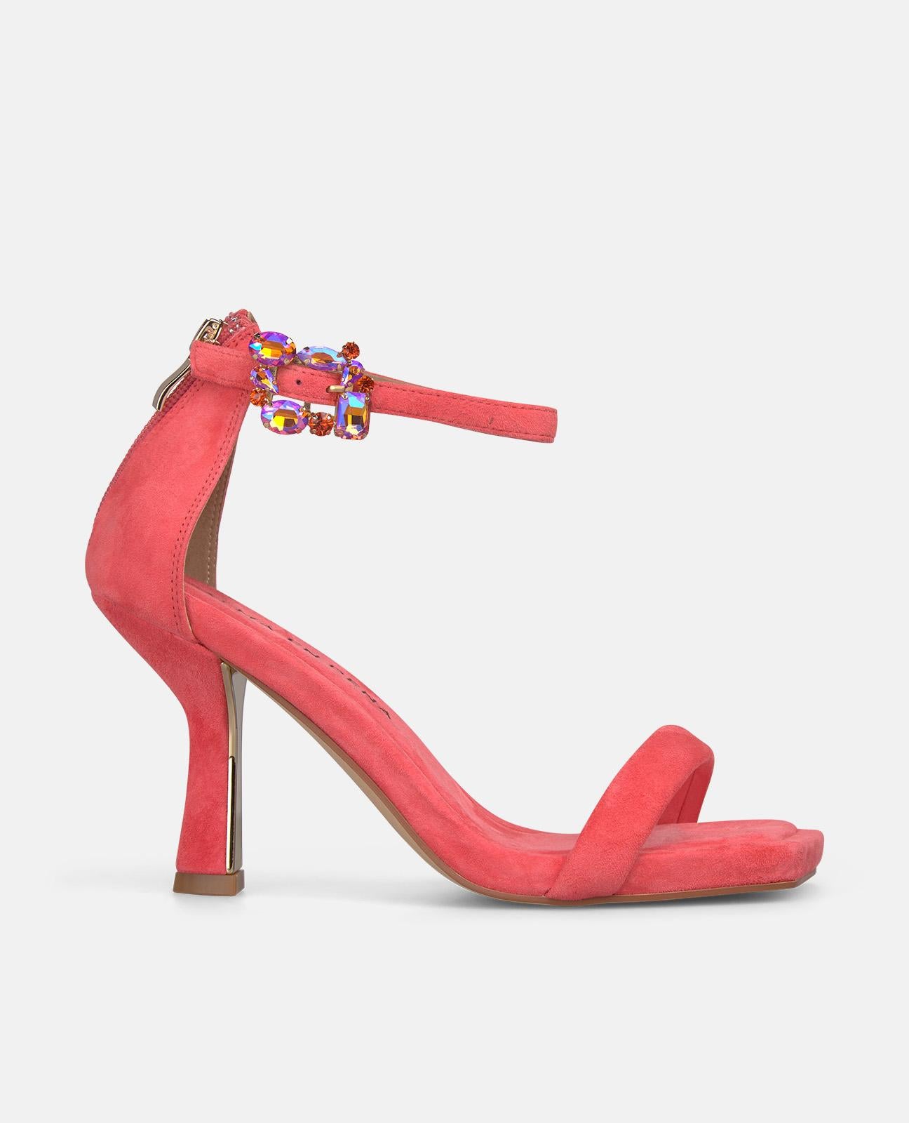 SANDALIA TACON TIRA METALIZADA