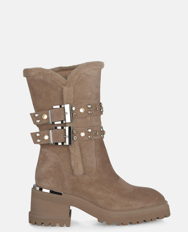 TRACK BOOTS WITH STUDS