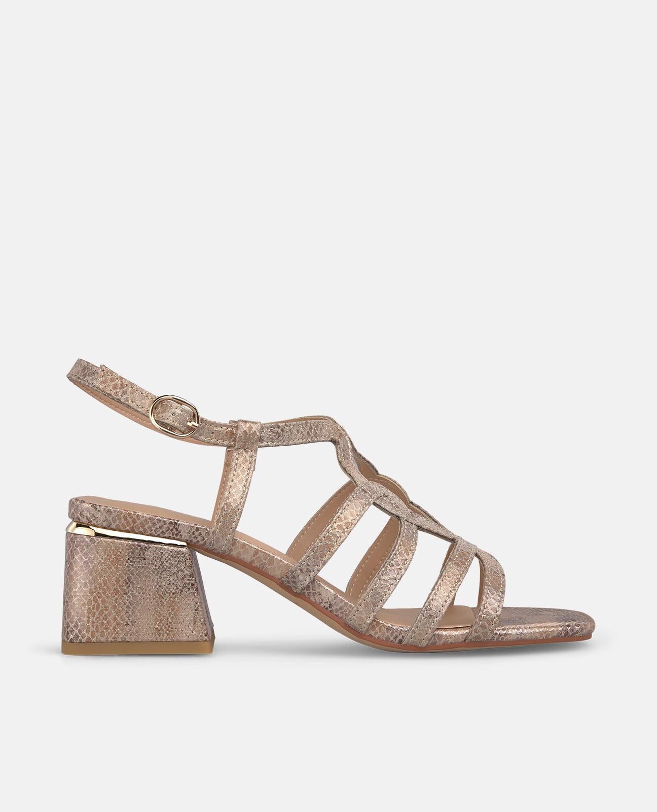 SANDÁLIA DE TIRAS MÉDIAS COM STRASS