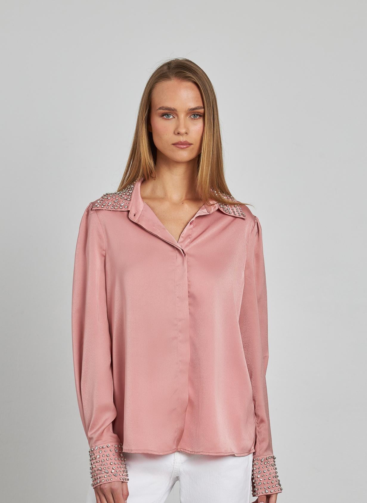 CHEMISE À EFFET SATINÉ AVEC STRASS