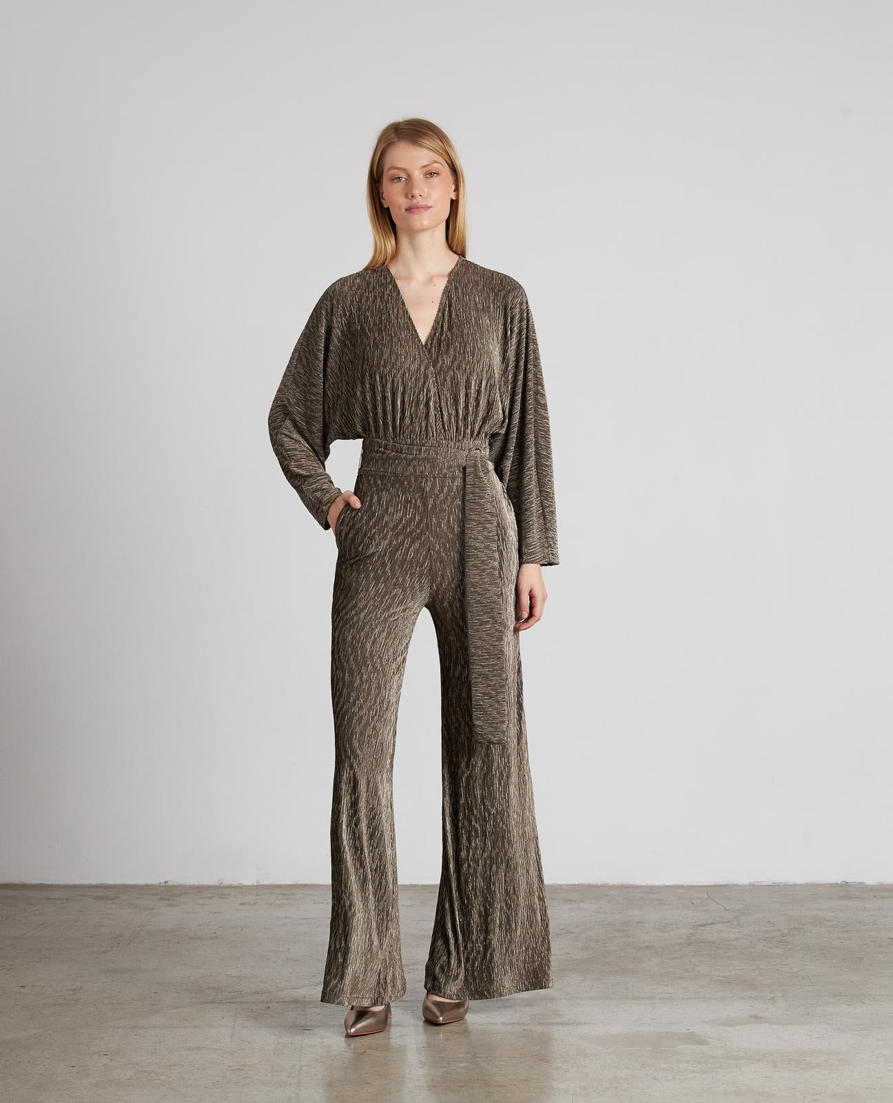 TUTA CON CINTURA INCRESPATA