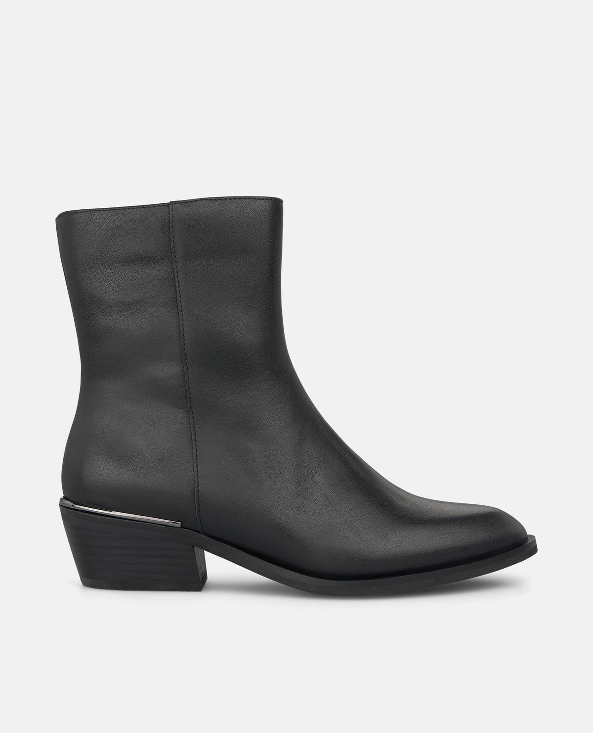 LEATHER ANKLE BOOTS WITH A ZIPPER CLOSURE