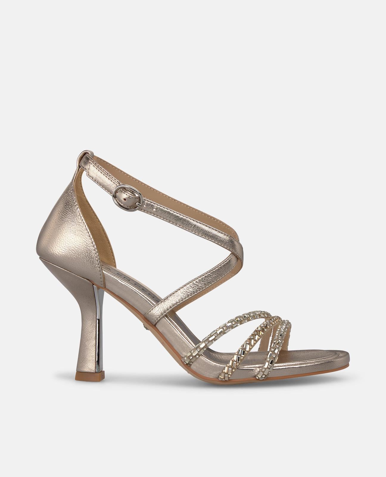 SANDALIA DE PIEL METALIZADA CON PULSERA