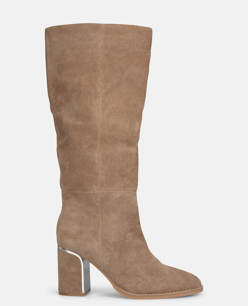 BOTA CON TACÓN ANCHO