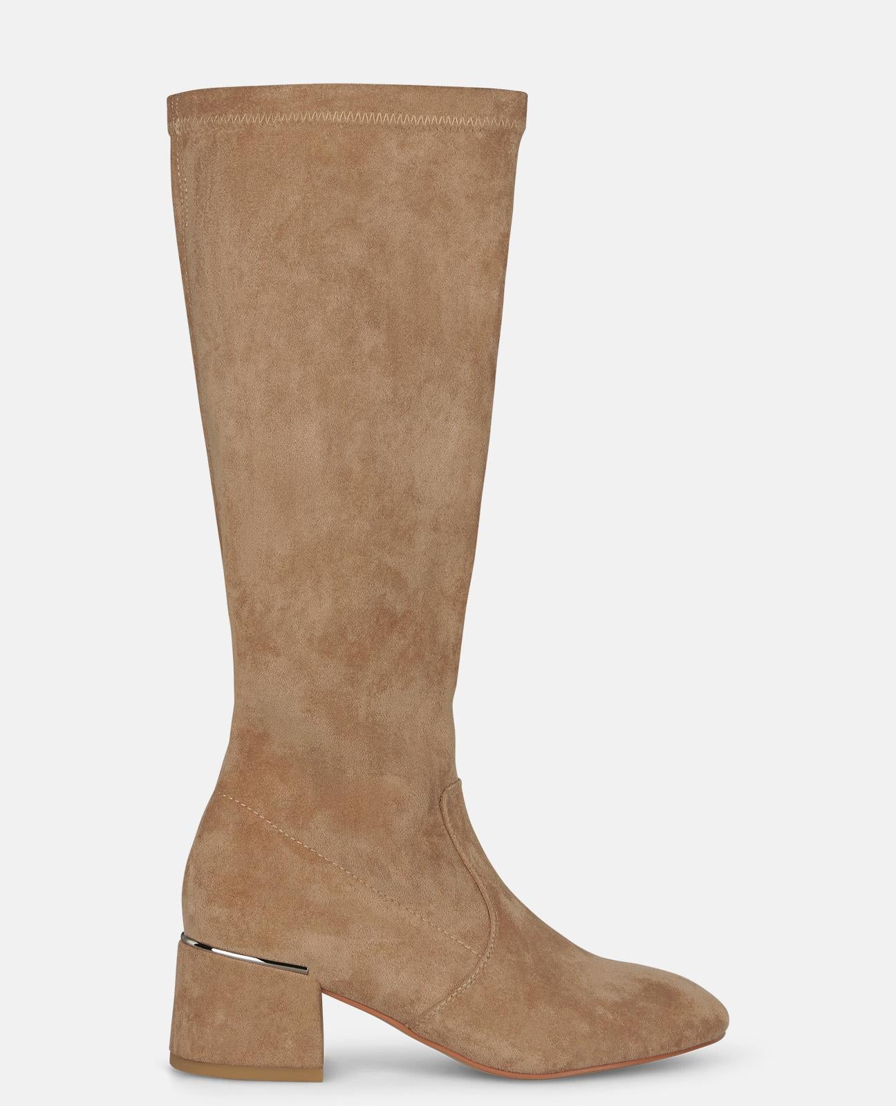 BOTA ALTA DE TACÓN