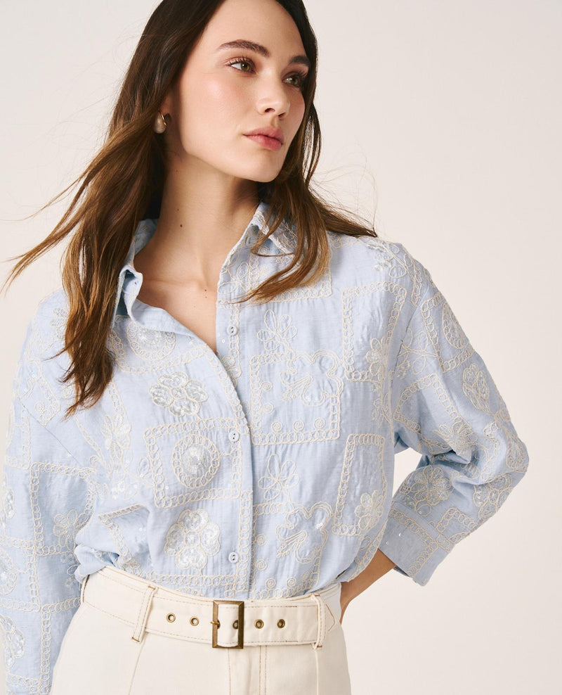 CAMISA BORDADA COM LENTEJUELAS