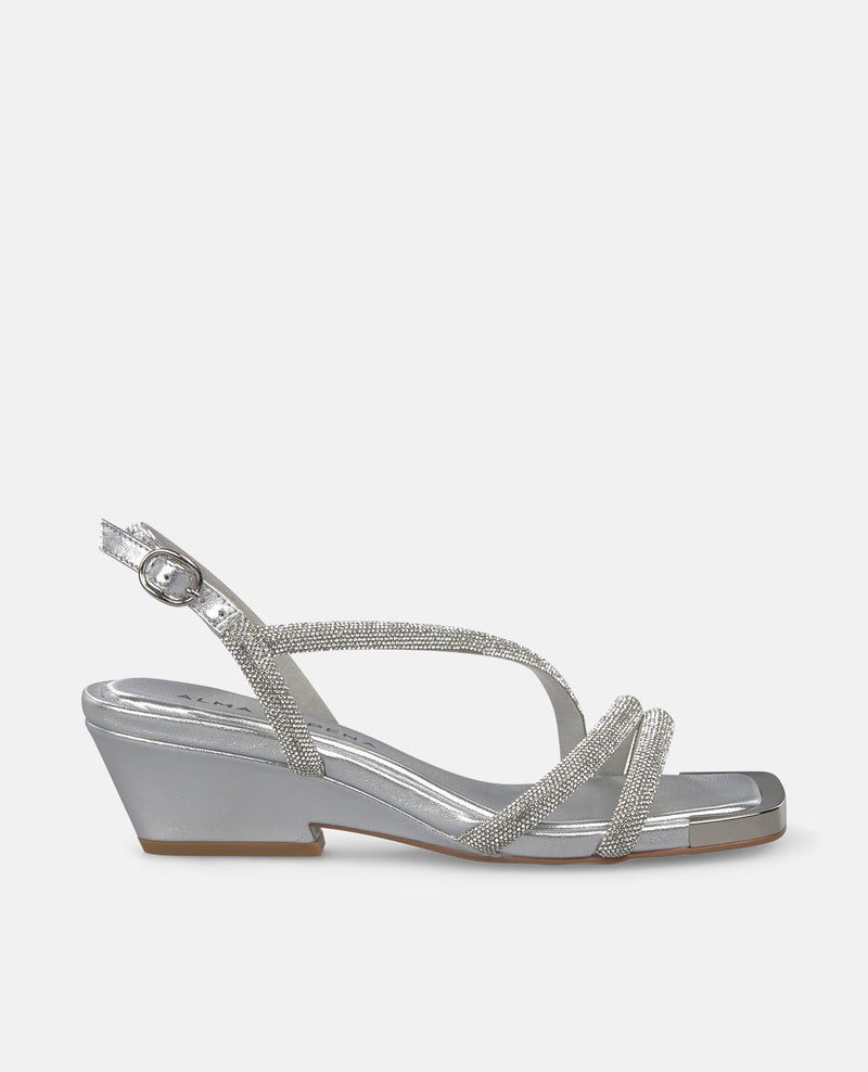 SANDALIA TRES TIRAS TUBULARES