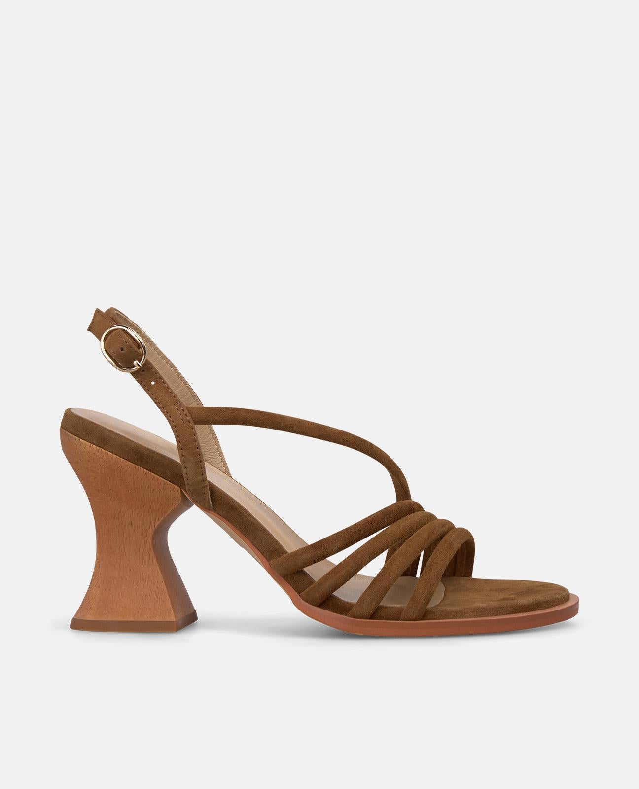 SANDALIA TIRAS TACON DE MADERA