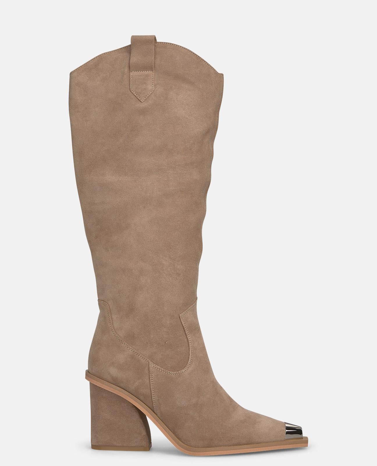 TEXTURED HEELED BOOT