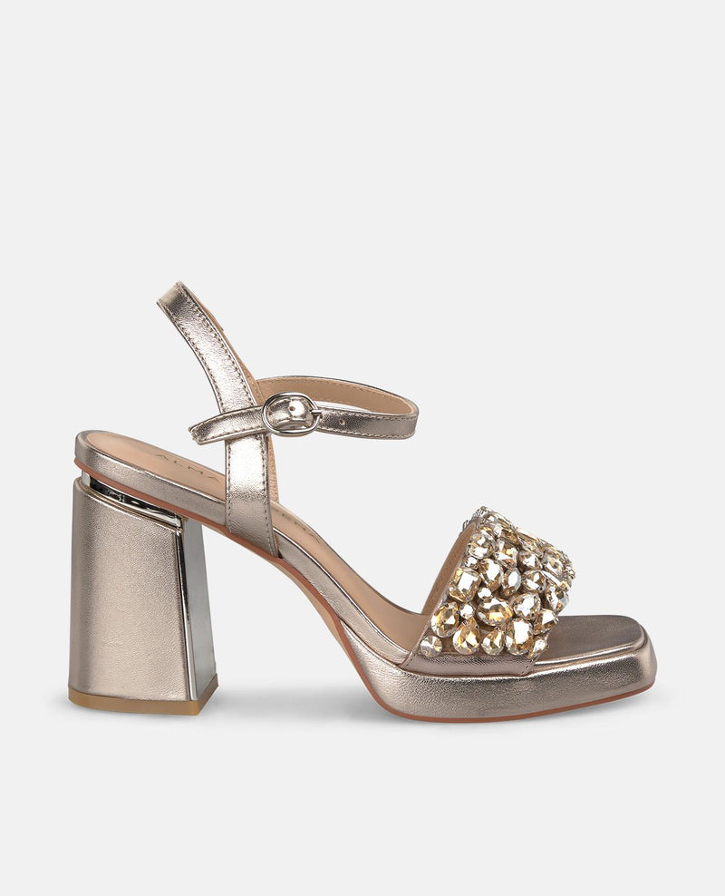 SANDÁLIA DE TIRA LARGA COM STRASS