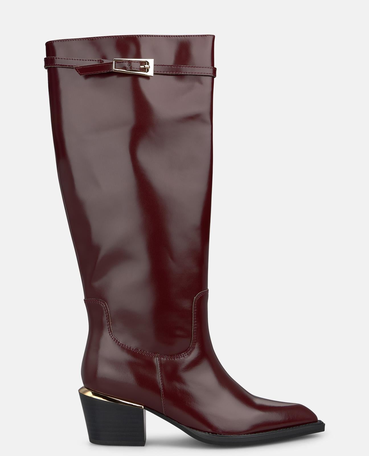 BOTA ALTA EN PIEL CON HEBILLA