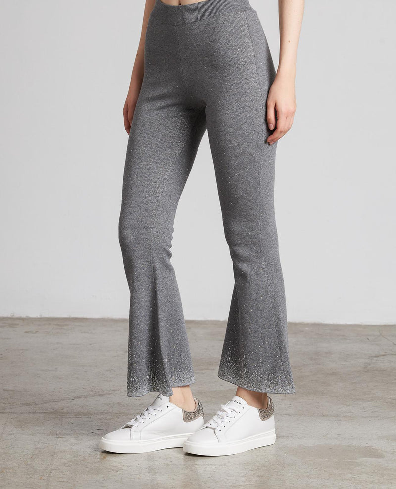 PANTALÓN ACAMPANADO DETALLES