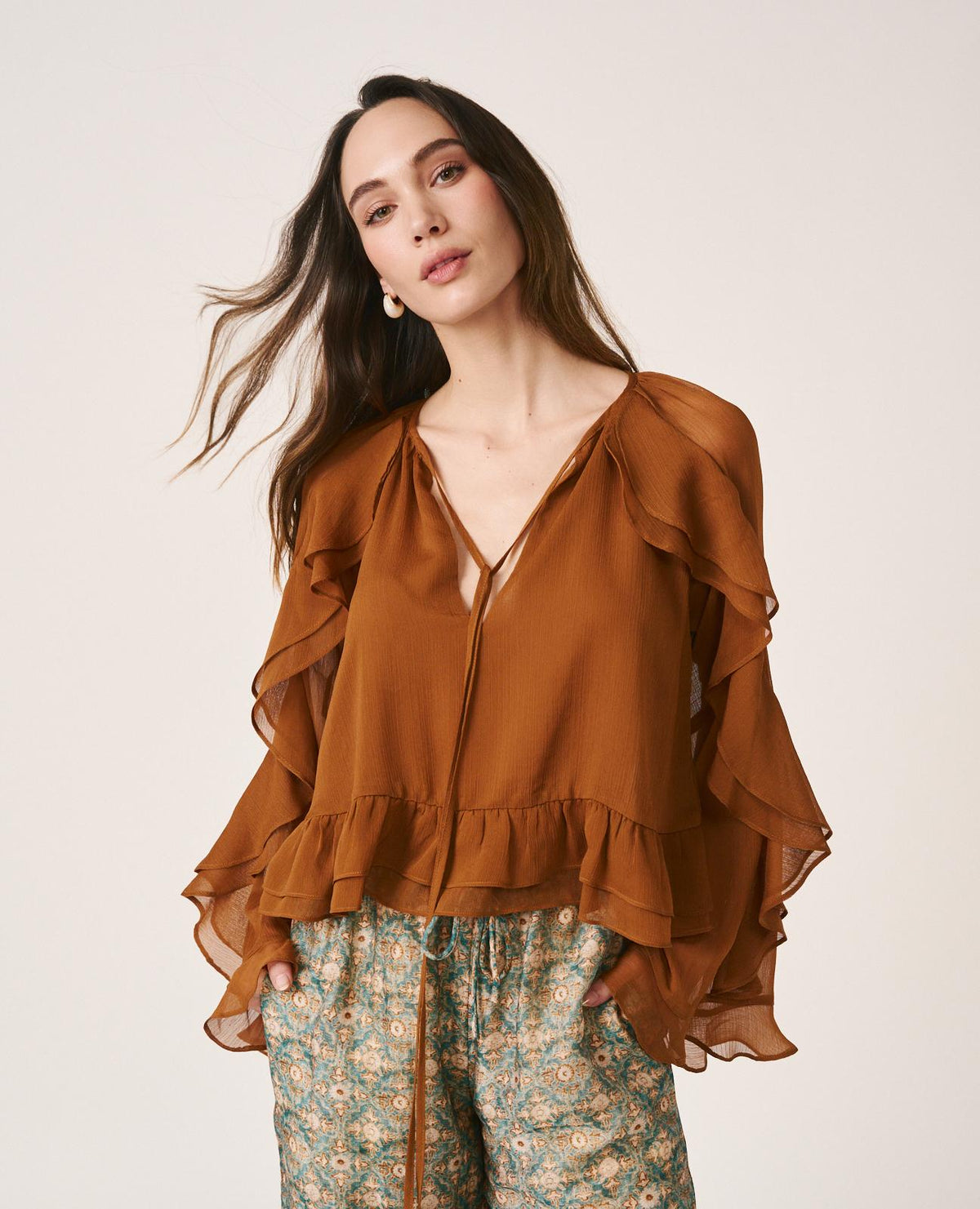 BLUSA CON MANICHE A VOLANT