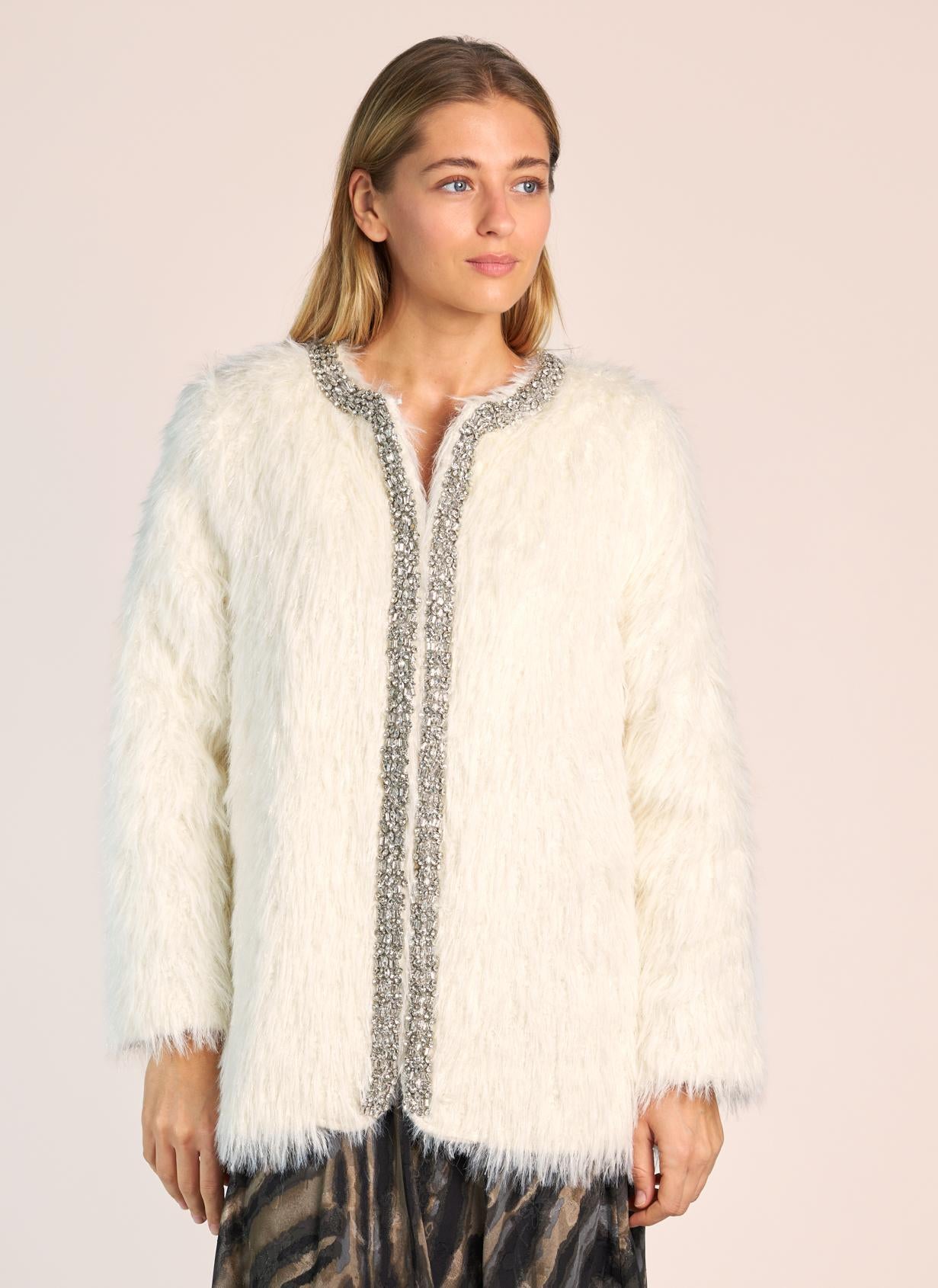 CASACO COM EFEITO DE PELE COM PORMENORES