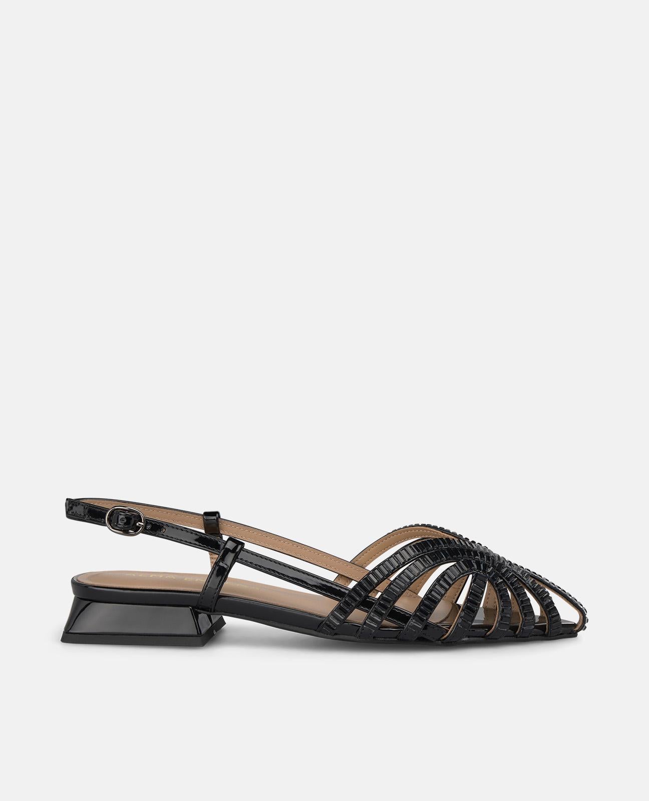 STRASSBESETZTE CLOGS