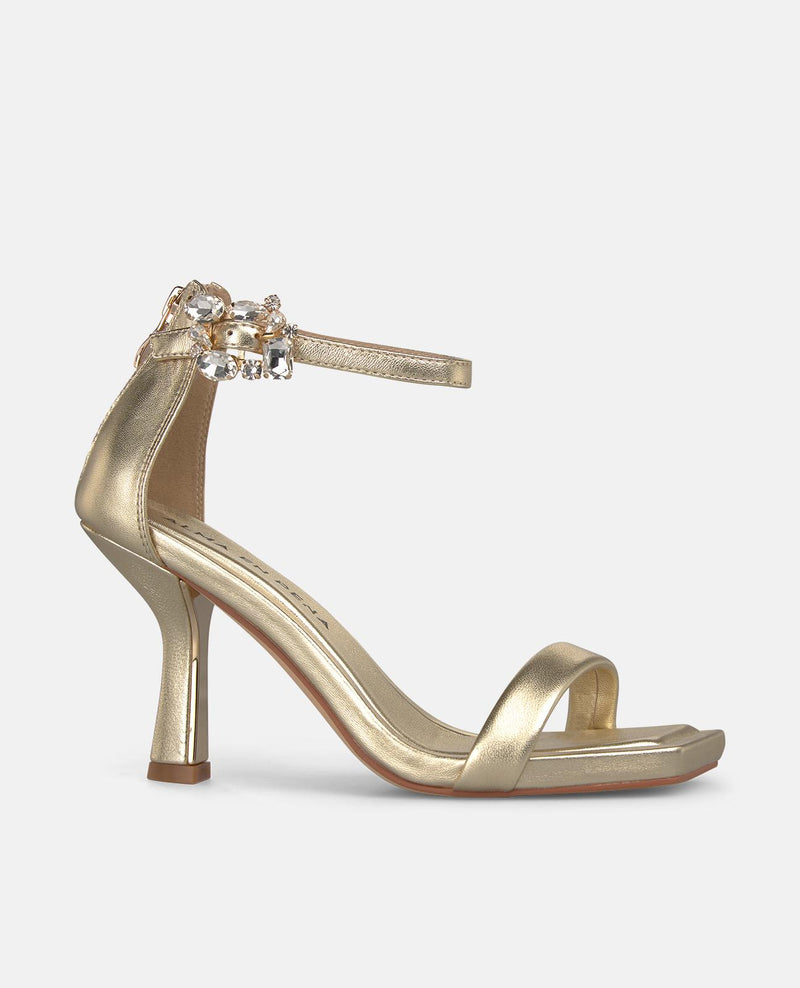 SANDALIA TACON TIRA METALIZADA