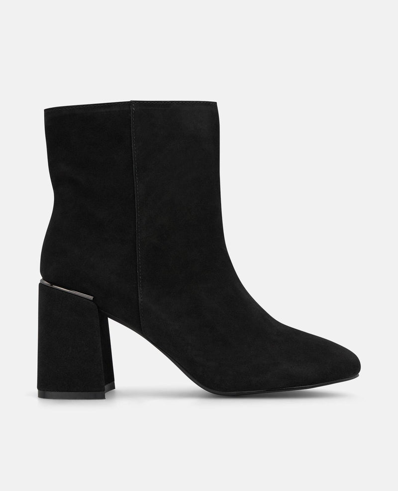 LOW ANKLE BOOTS WITH WIDE HEEL