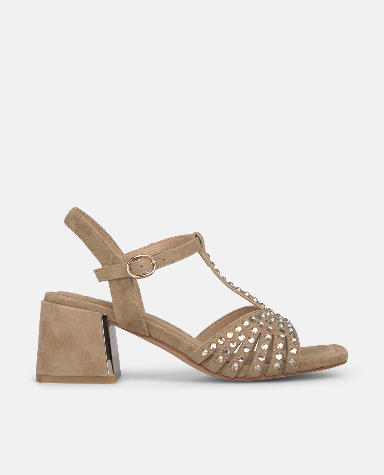 SANDÁLIA COM DETALHE TRANSFER