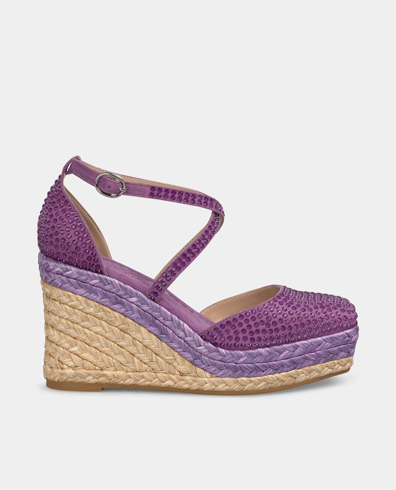 WEDGE WITH CROSSED STRIPS