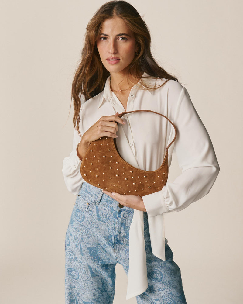 BOLSA HOBO EM CAMURÇA COM TACHAS
