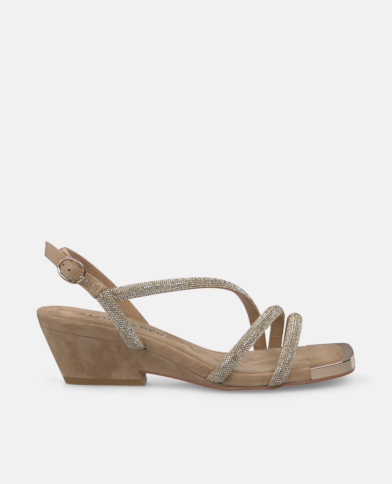 SANDALIA TRES TIRAS TUBULARES