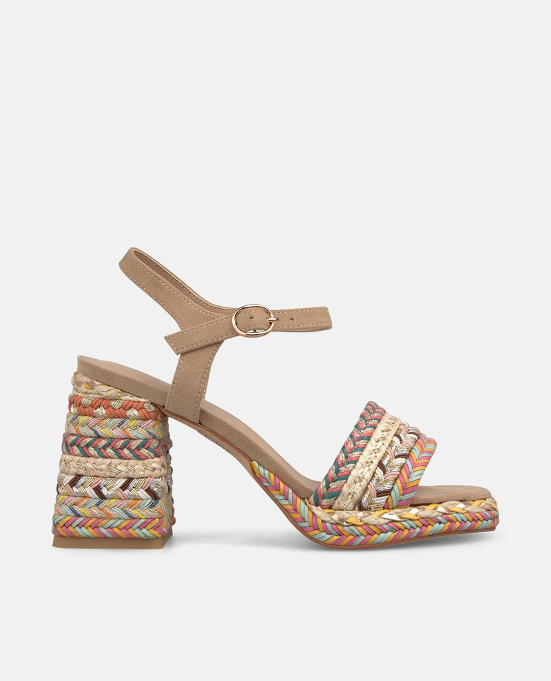 SANDALIA TACON ANCHO DETALLE COLOR