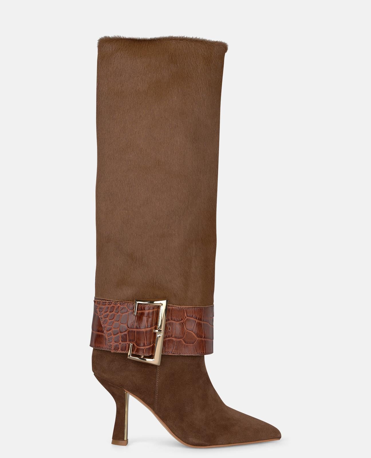 BOTA DE PIEL CON TACÓN