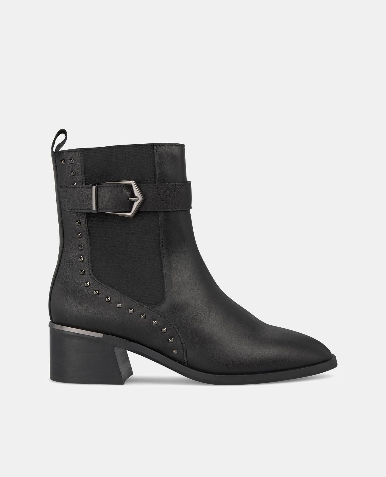 BOTTE DE CHEVILLE PLATE CLOUTÉE