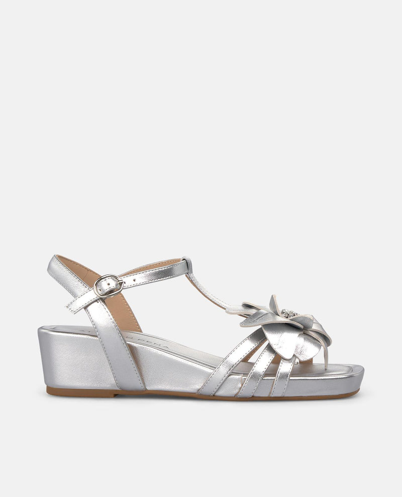 Sandália de salto em cunha com detalhe floral