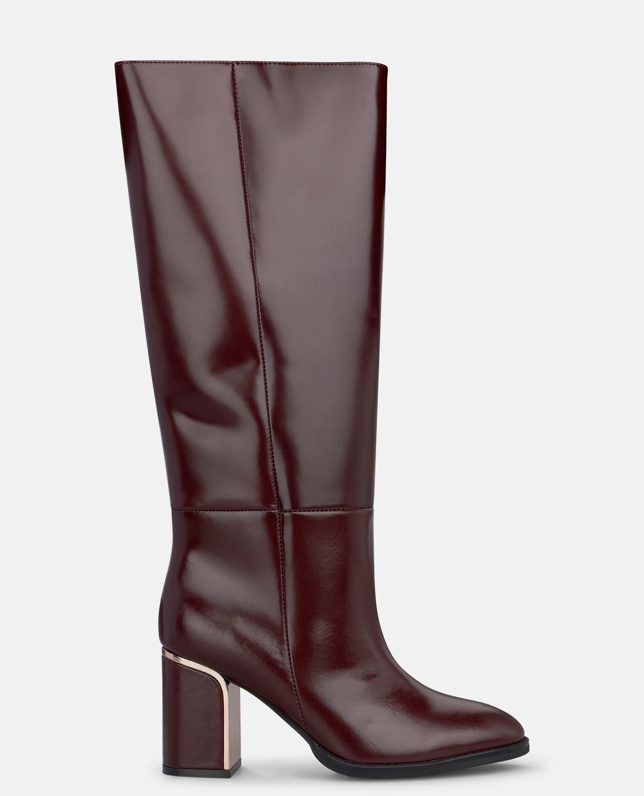 BOTA DE PIEL CON TACÓN