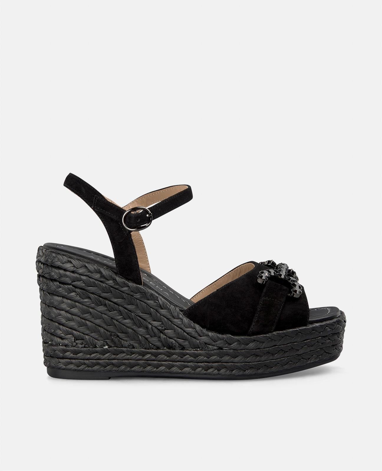 WEDGE WITH STIRRUP BEADS