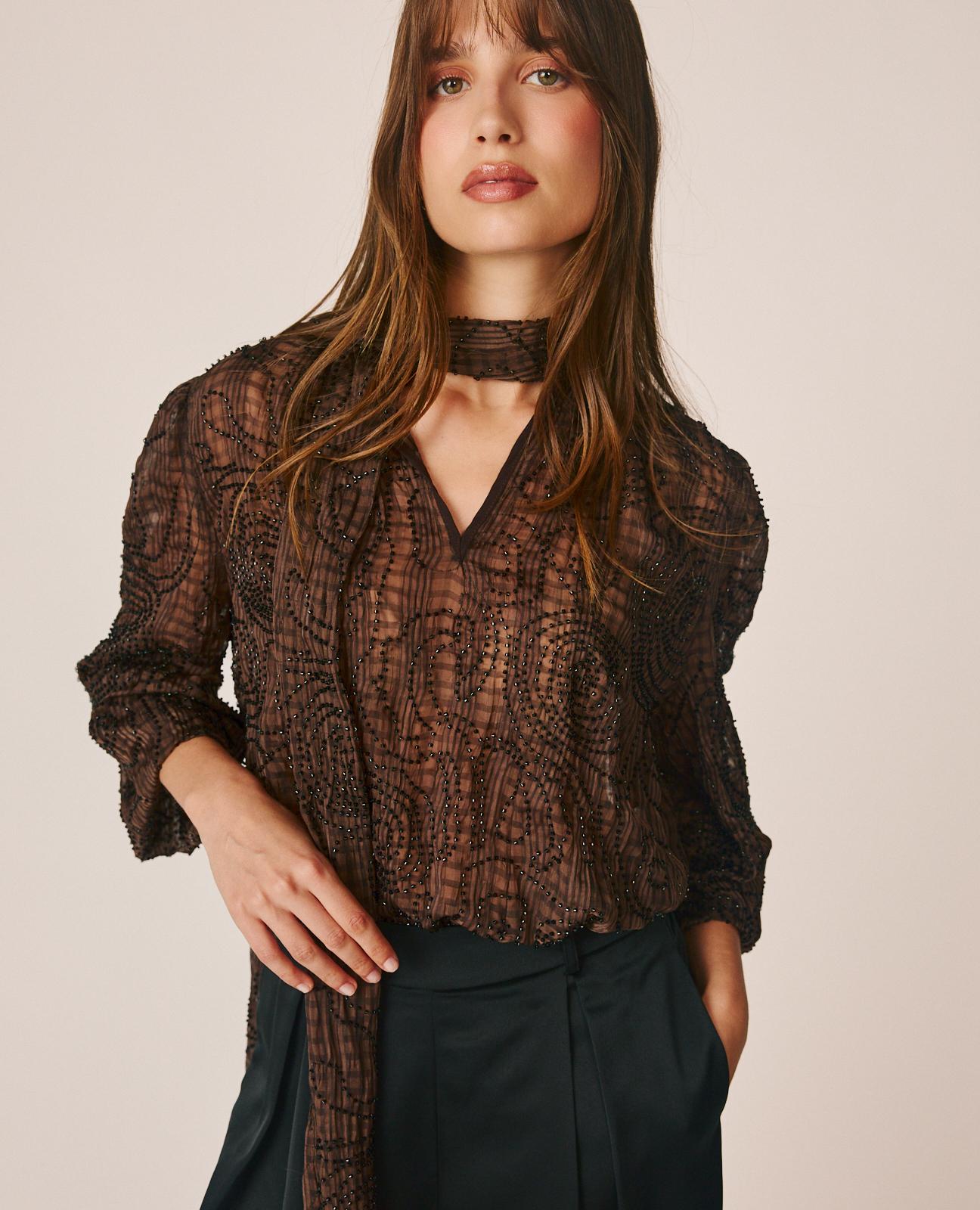 BLUSA ORGANZA CON CUENTAS