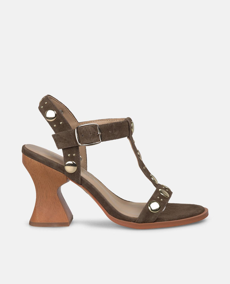 SANDALIA EN T CON TACHAS REDONDAS