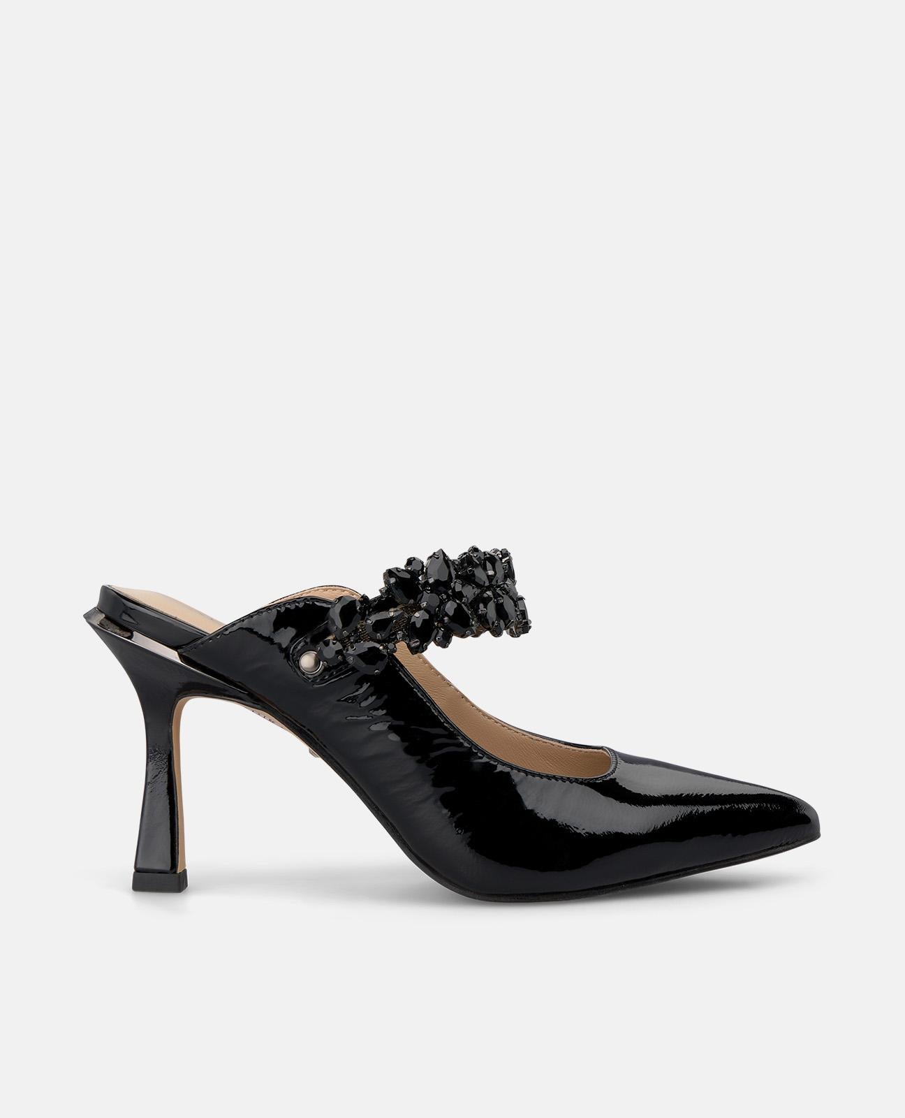 ZAPATO DE TACÓN DESTALONADO DE CHAROL