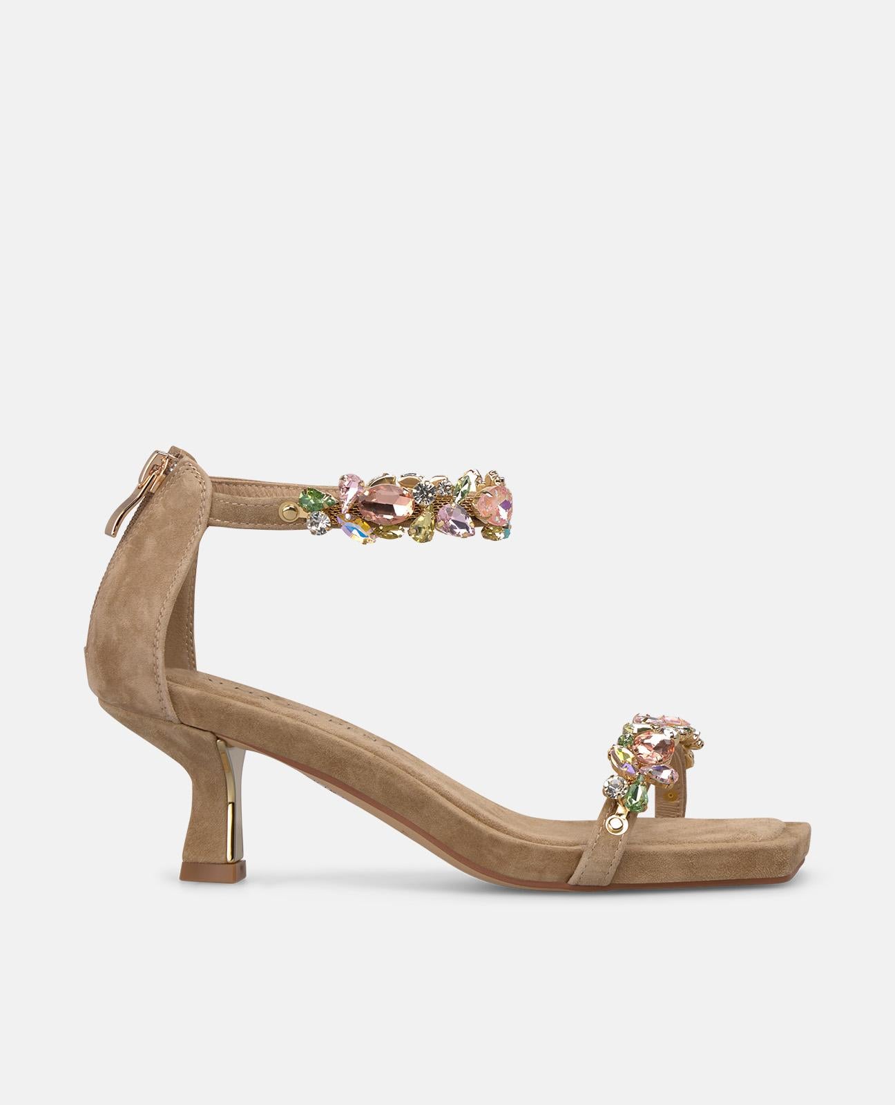 SANDALIA CON ADORNO PEDRERIA