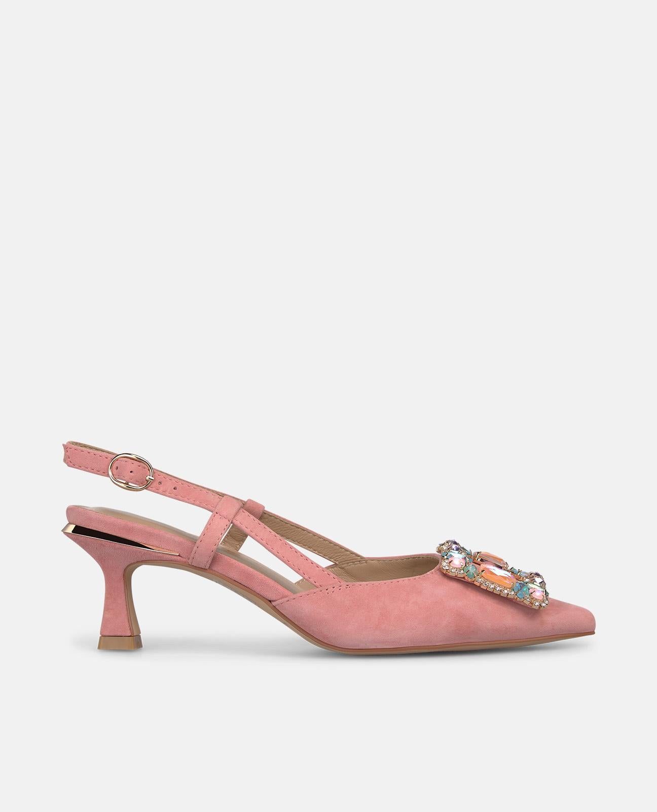 SALON MIT ABSENKUNG UND FRONTALEM DETAIL