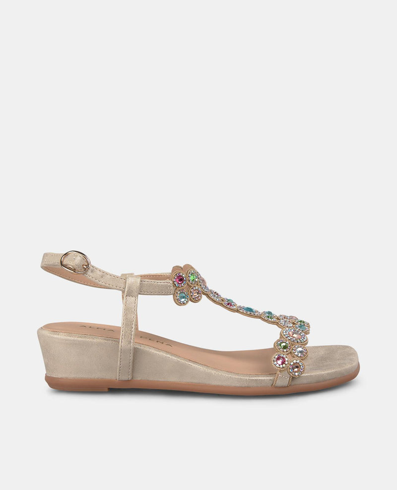 SANDALIA CON TACÓN DETALLES