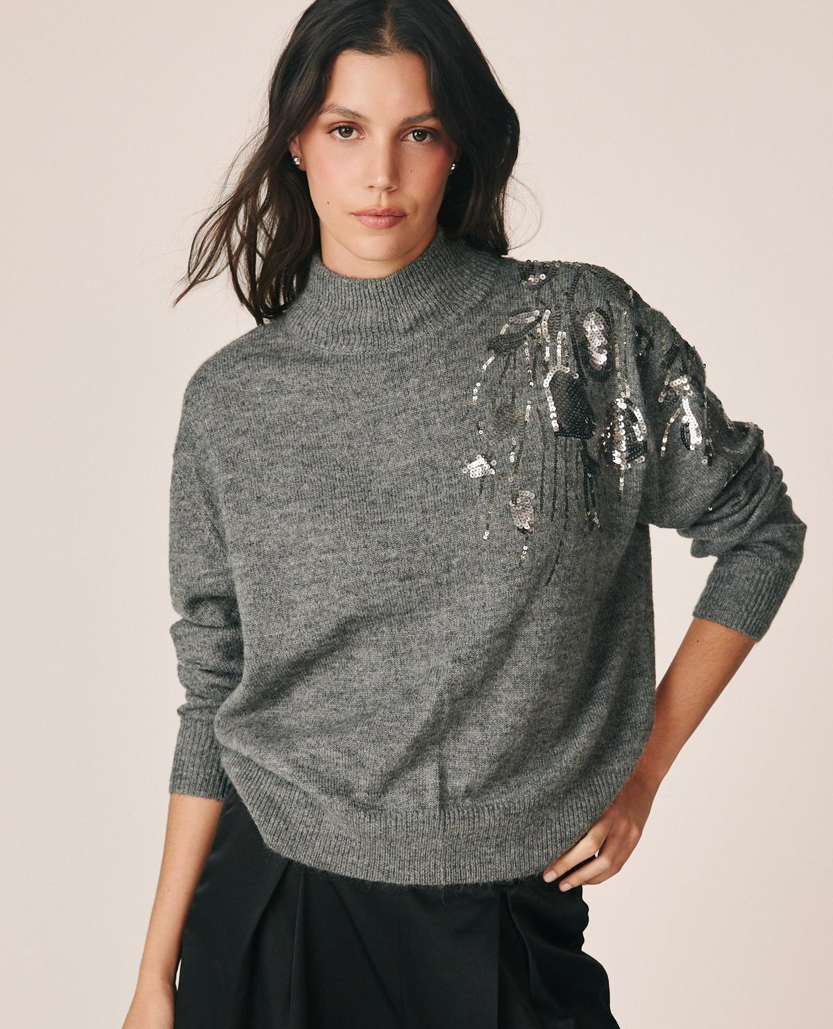 JERSEY CUELLO ALTO BORDADO LENTEJUELAS