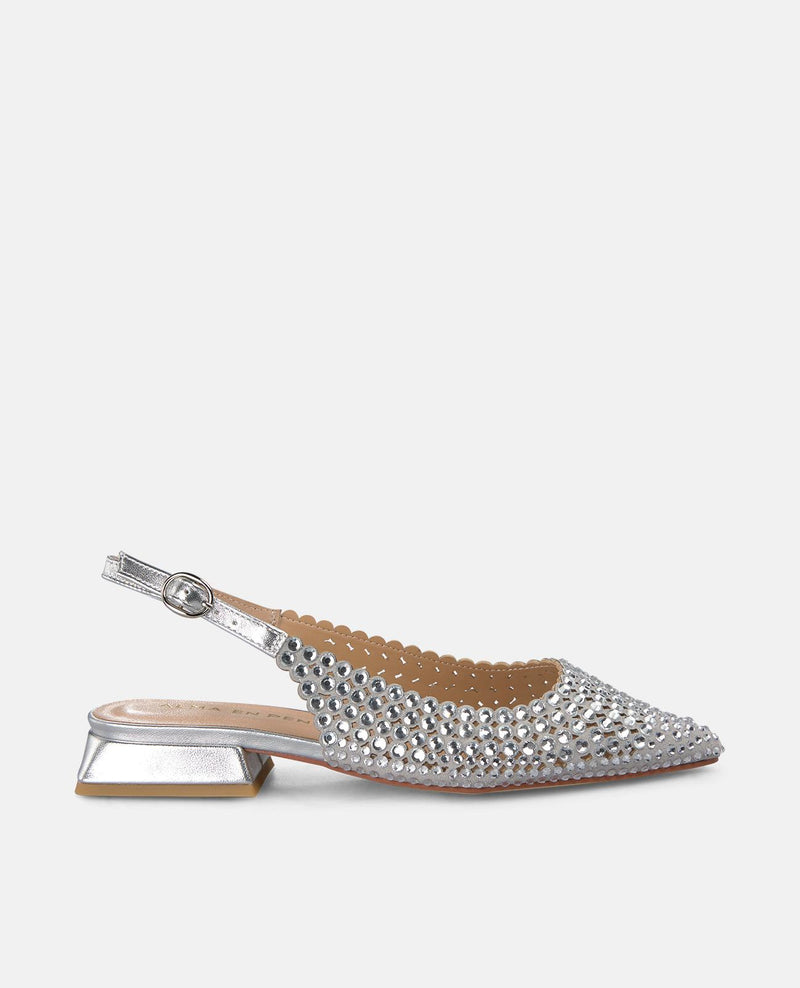 DÉTAILS DE LA CHAUSSURE PLATE