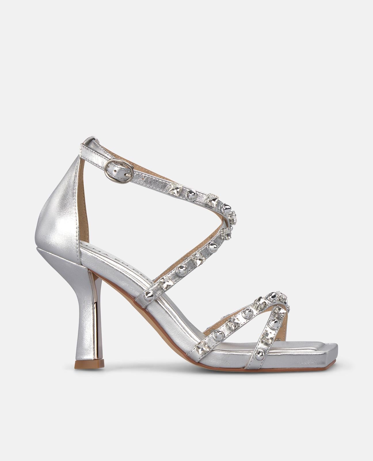 SANDALIA DE TACON TACHUELAS