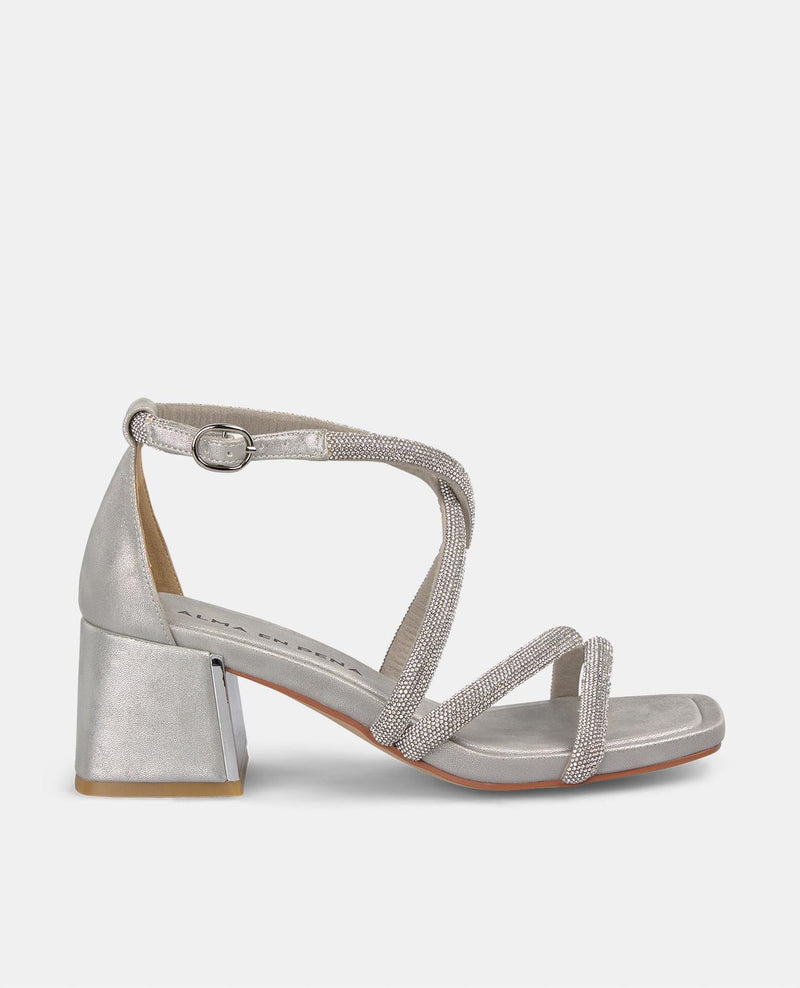 SANDAL WITH CROSSED STRAPS HEEL